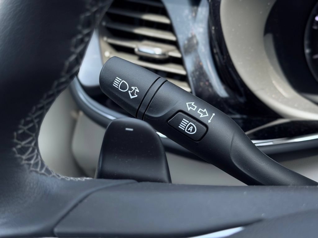 Used 2022 Buick Envision Avenir w/ Technology Package II AWD/4WD image 33