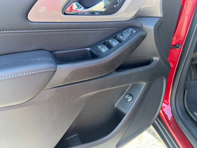 Used 2023 Chevrolet Traverse LT image 14