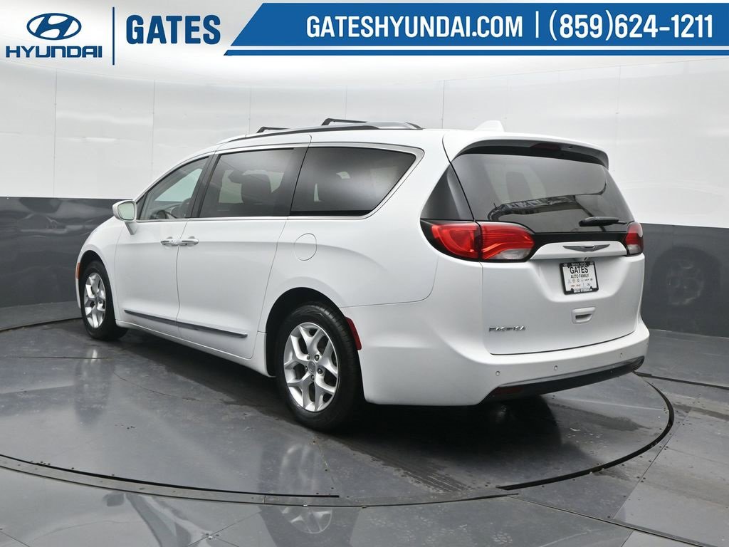 Used 2017 Chrysler Pacifica Touring-L Plus image 8