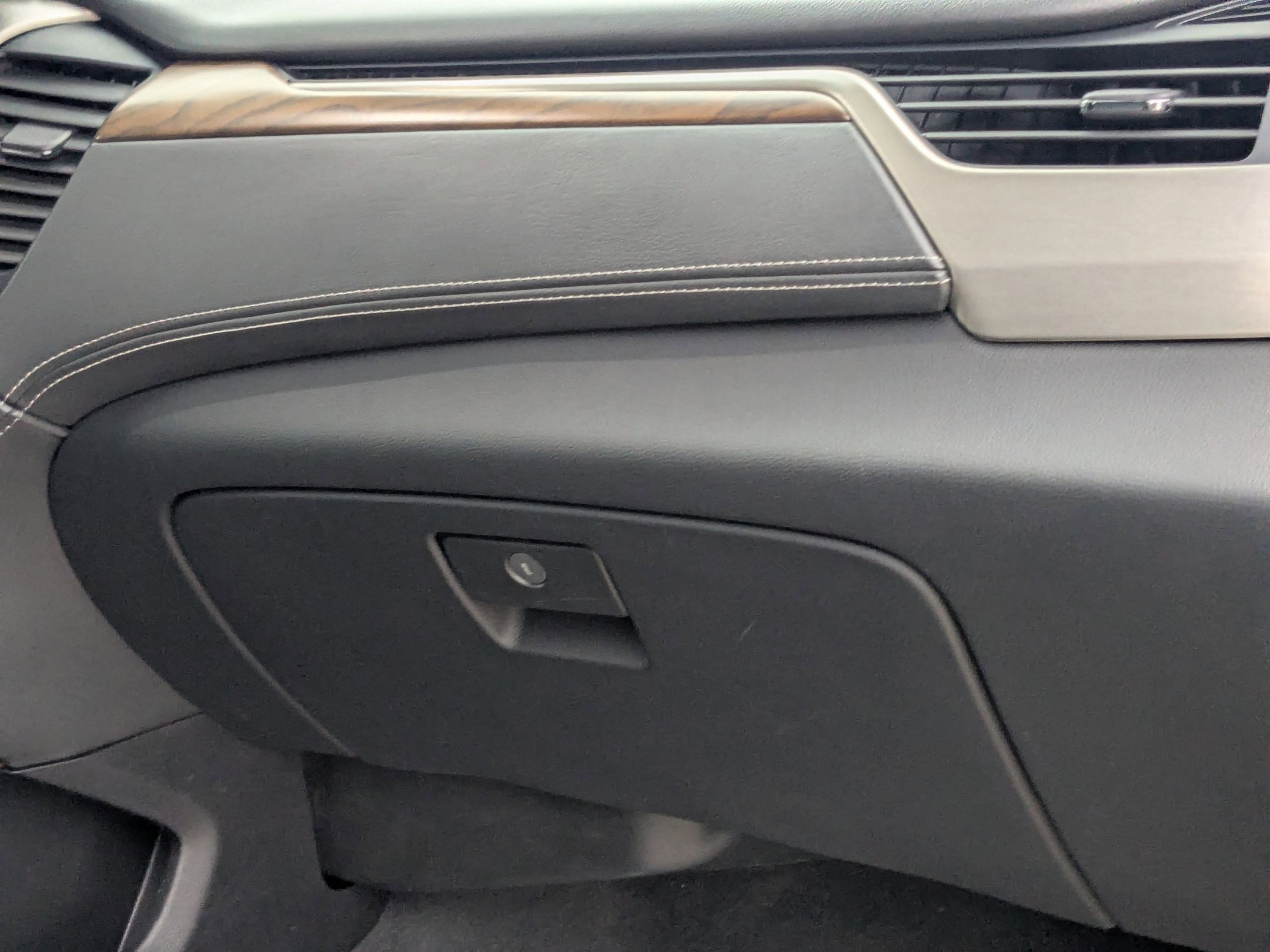 Used 2020 GMC Yukon XL Denali w/ Open Road Package image 21