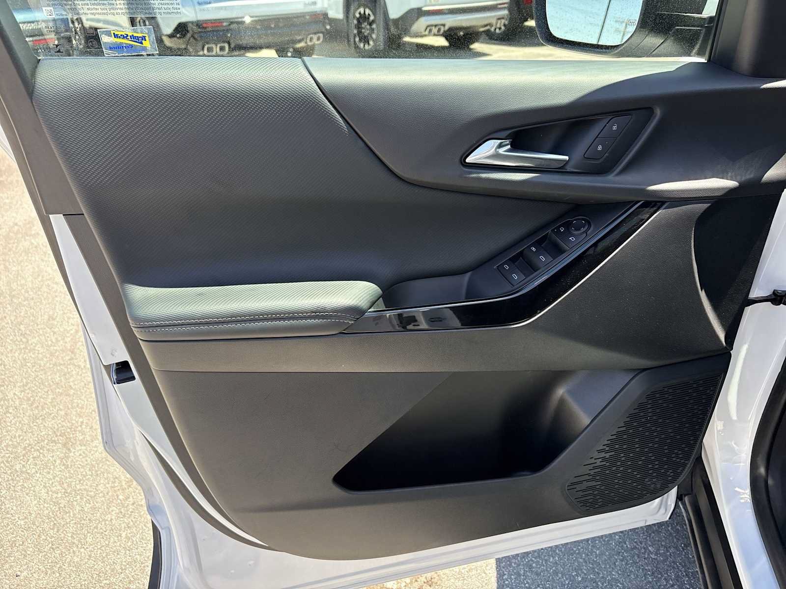 Used 2025 Chevrolet Equinox LT AWD/4WD image 22