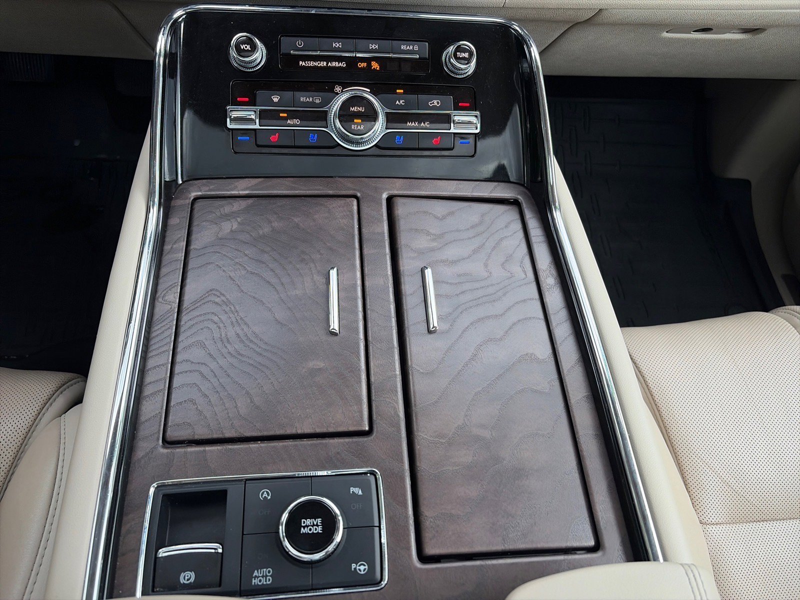 Used 2021 Lincoln Navigator L Reserve AWD/4WD image 22