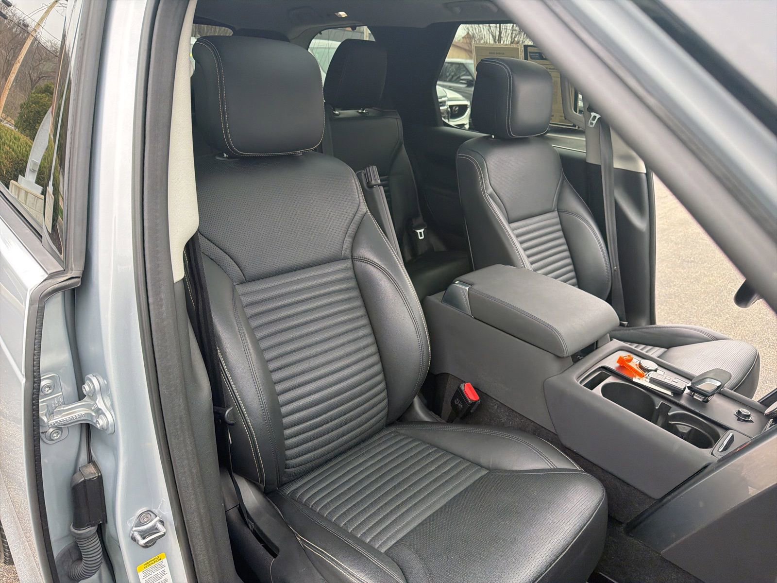 Used 2022 Land Rover Discovery S image 29