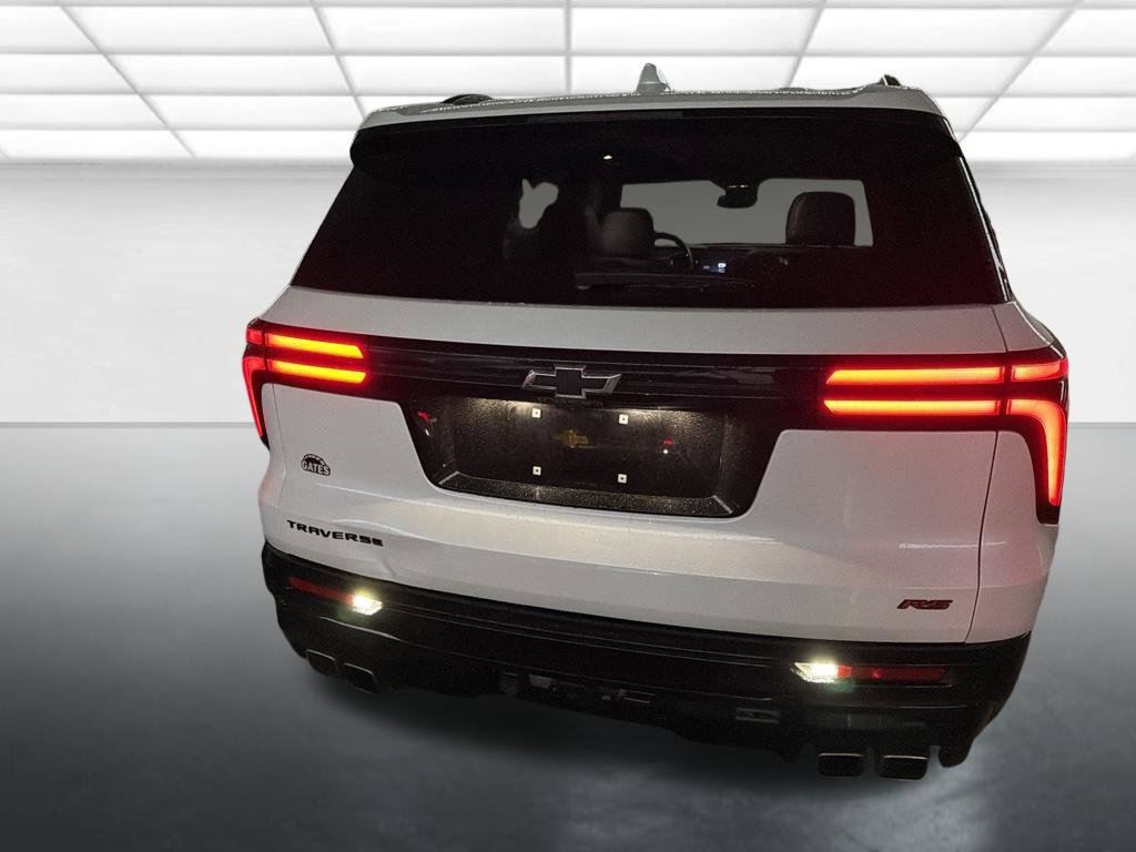 Used 2024 Chevrolet Traverse RS FWD image 3