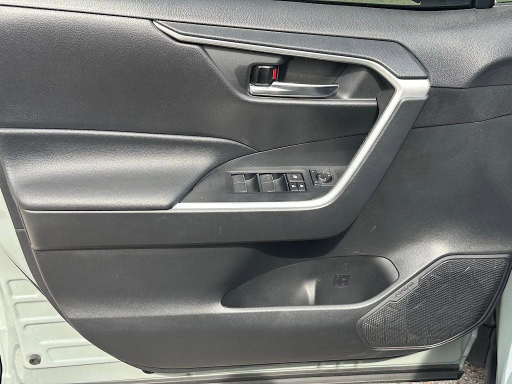 Certified 2021 Toyota RAV4 XLE Premium AWD/4WD image 14