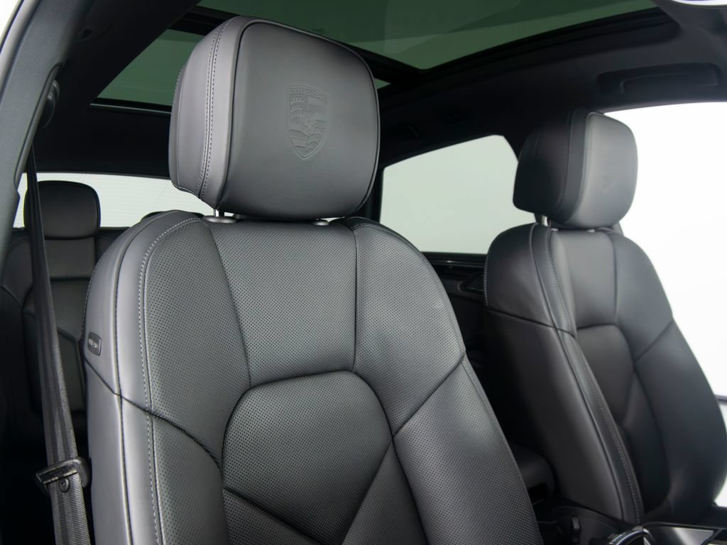 Certified 2026 Porsche Macan S AWD/4WD image 38