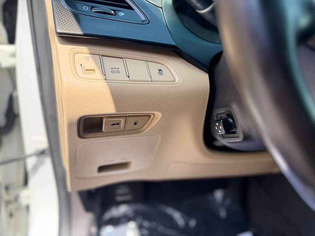 Used 2014 Hyundai Azera Limited w/ Option Group 02 FWD image 15