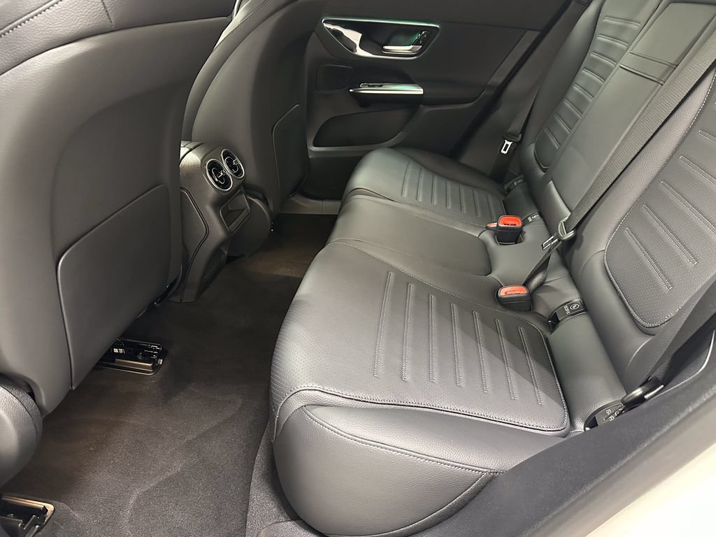 Used 2025 Mercedes-Benz GLC 350e 4MATIC image 25