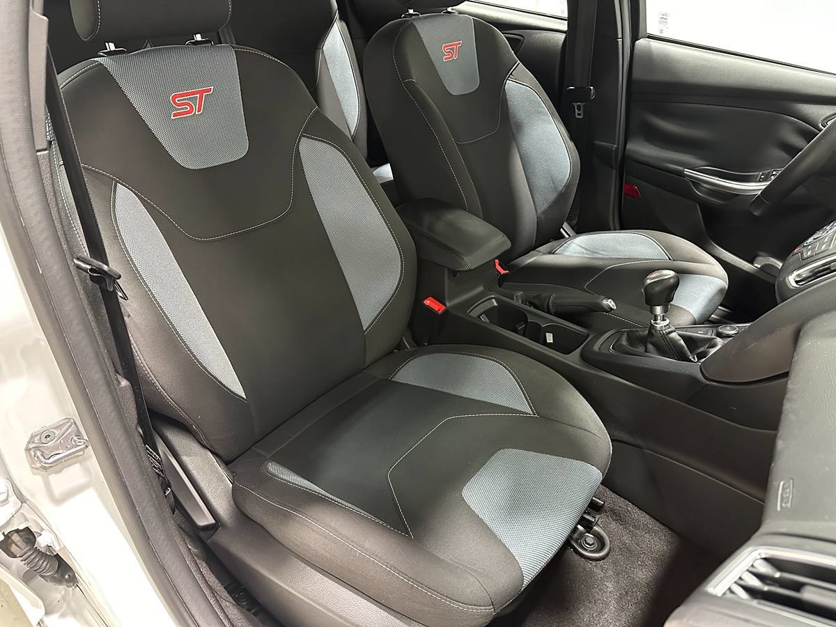 Used 2017 Ford Focus ST image 11