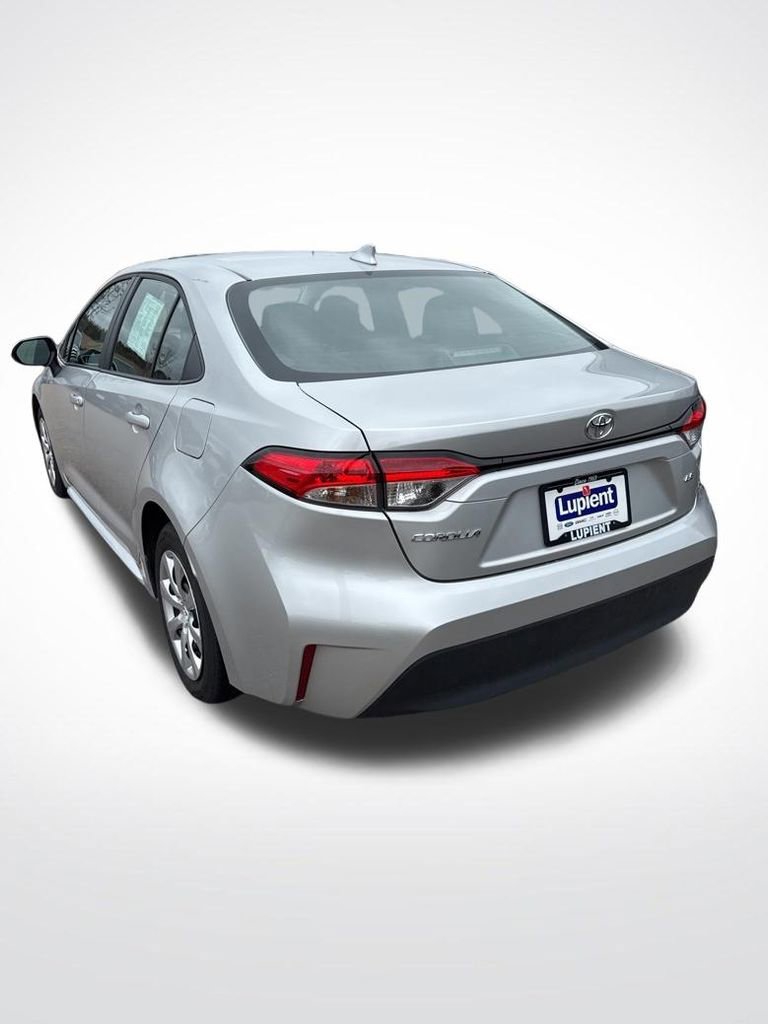 Used 2025 Toyota Corolla LE image 3
