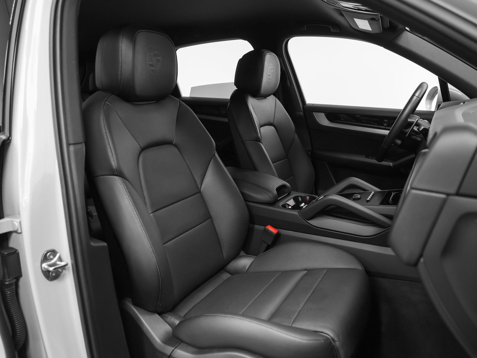 Certified 2025 Porsche Cayenne AWD/4WD image 23