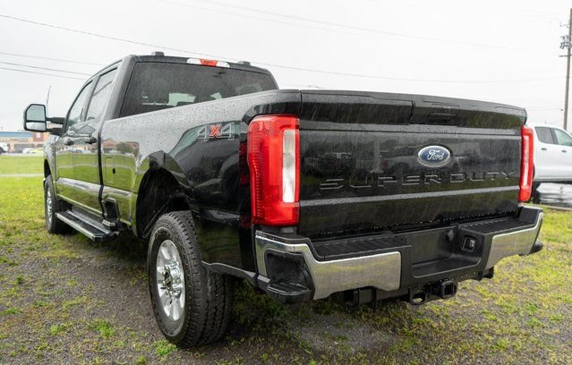 Used 2023 Ford F250 XLT AWD/4WD image 8