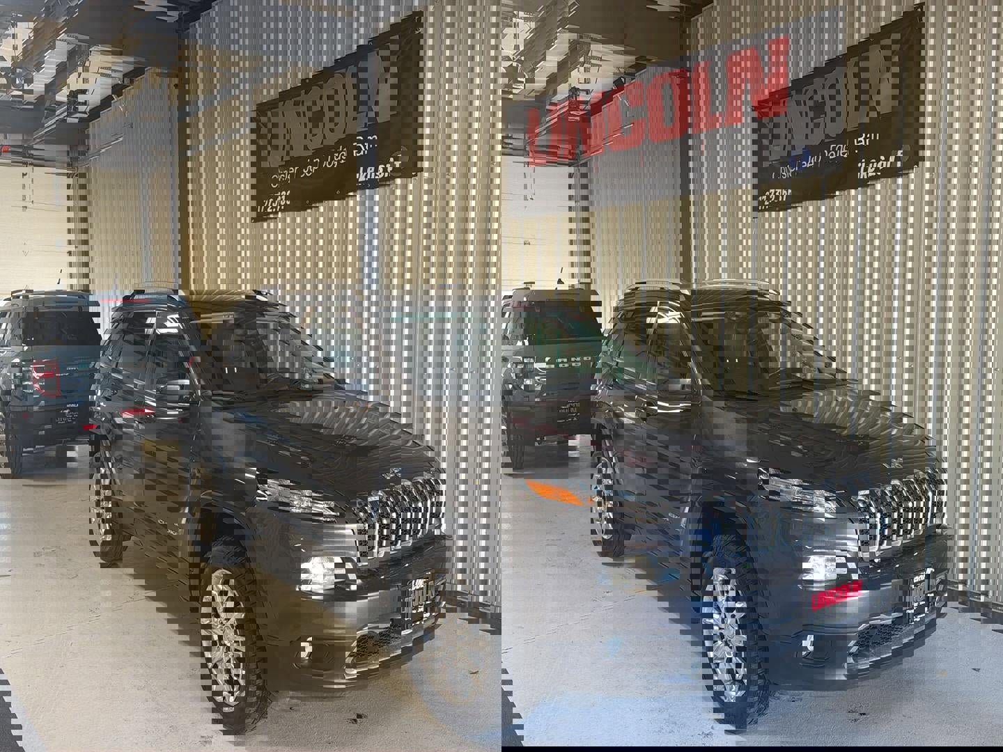 Used 2017 Jeep Cherokee Limited image 4