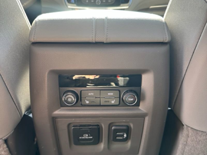 Used 2021 Chevrolet Traverse Premier image 19