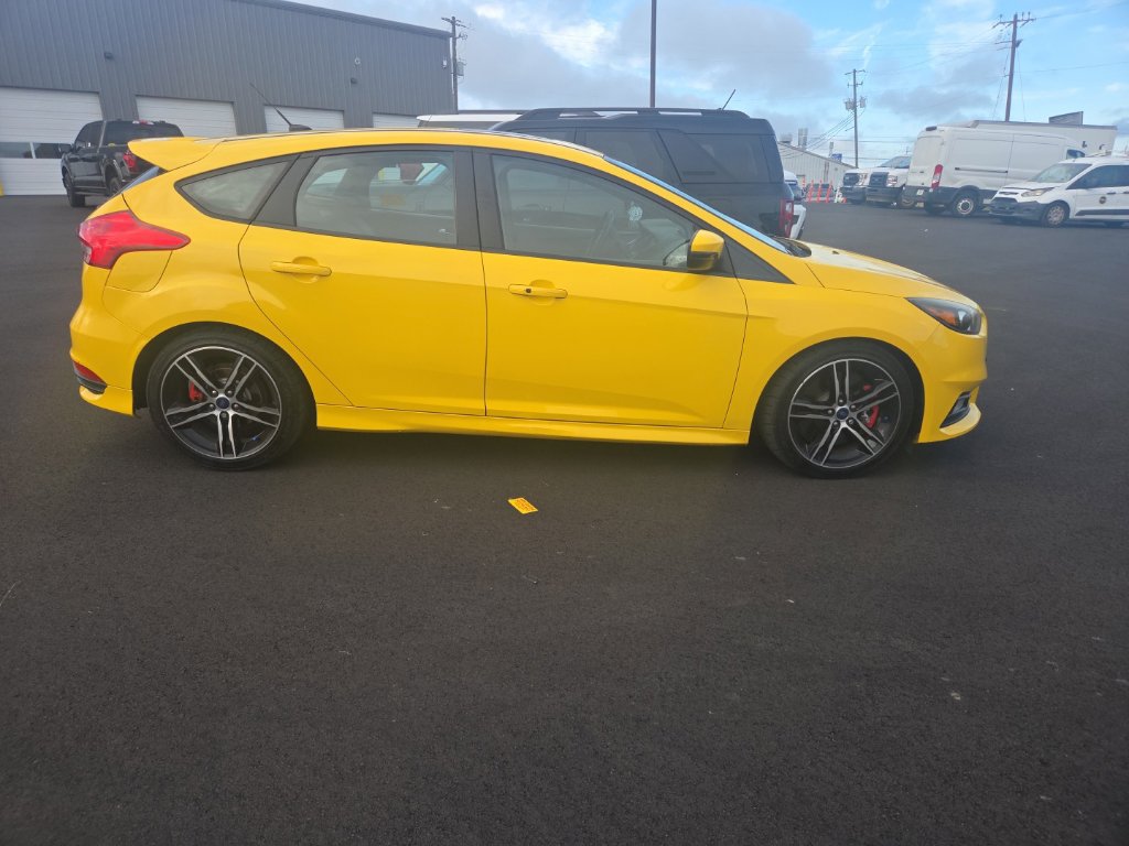 Used 2017 Ford Focus ST w/ Equipment Group 401A FWD image 8
