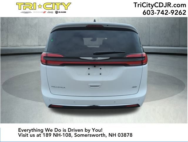 New 2026 Chrysler Pacifica Select image 4
