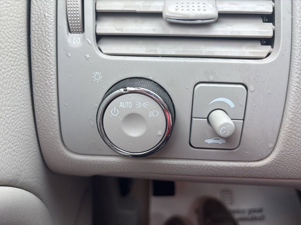 Used 2009 Buick Lucerne CX FWD image 19