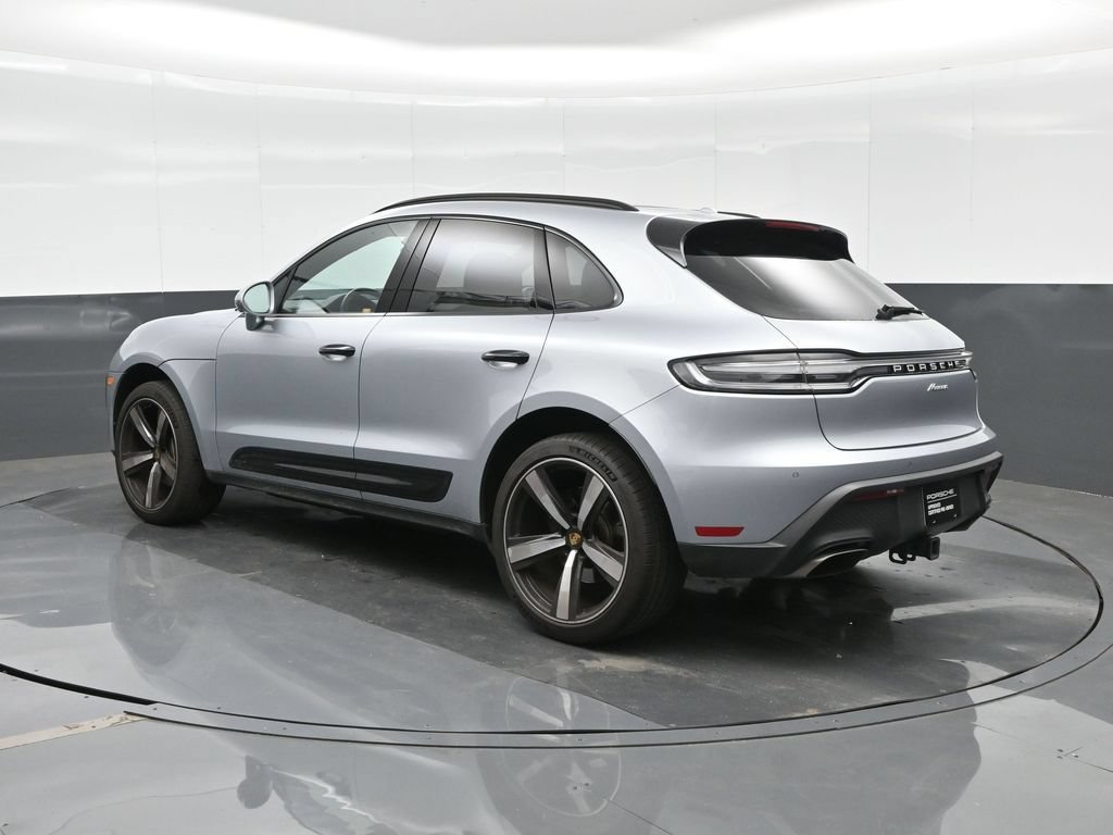 Certified 2023 Porsche Macan AWD/4WD image 3