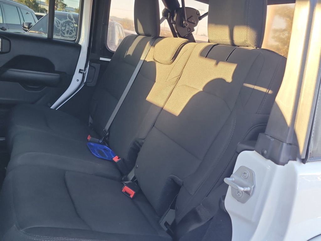 Used 2018 Jeep Wrangler Unlimited Sahara image 11