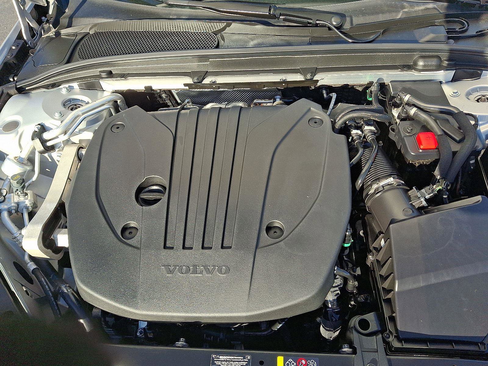 Used 2025 Volvo V60 B5 Cross Country Plus image 28