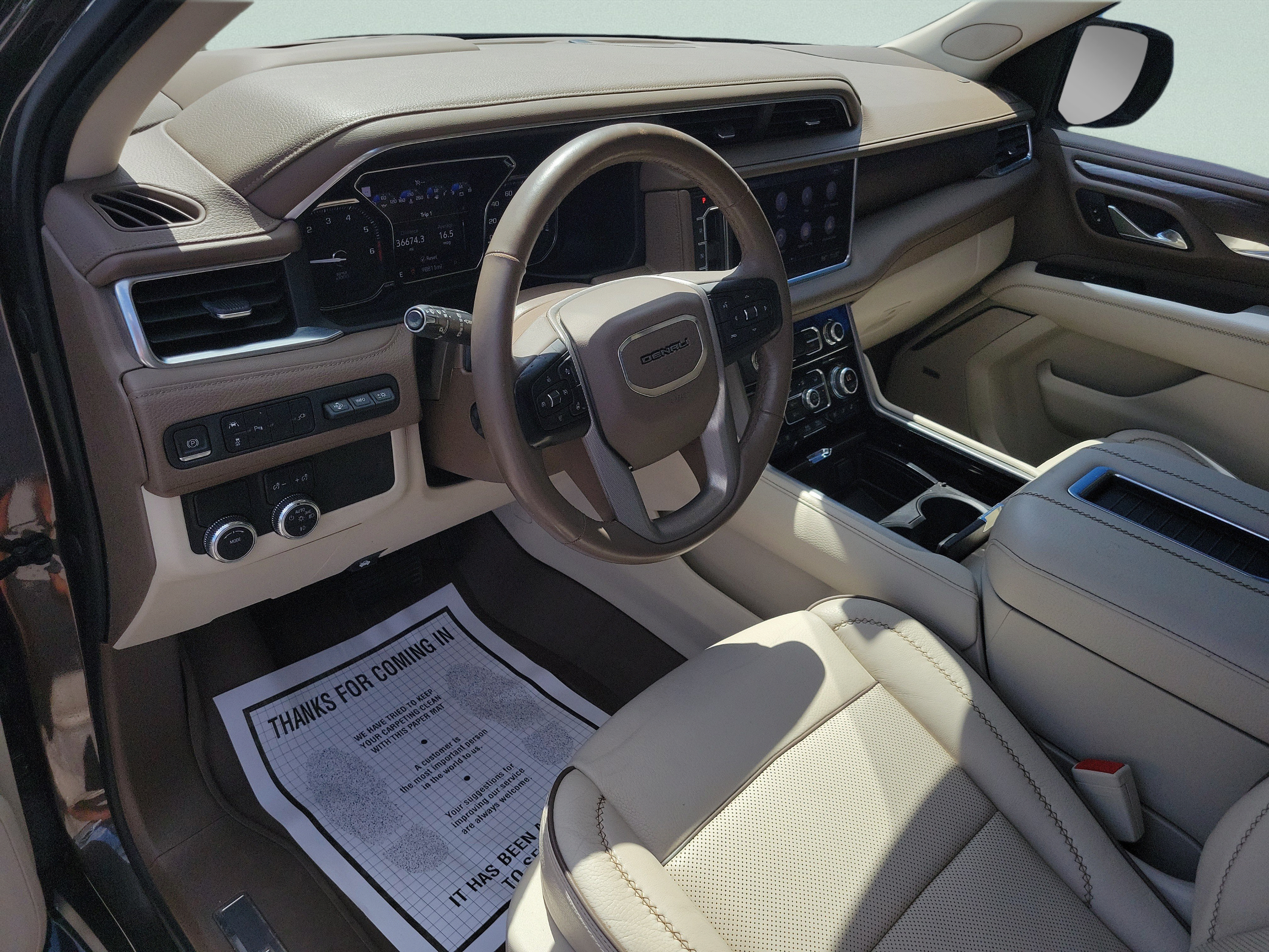 Used 2021 GMC Yukon XL Denali w/ LPO, Illumination Package RWD image 21