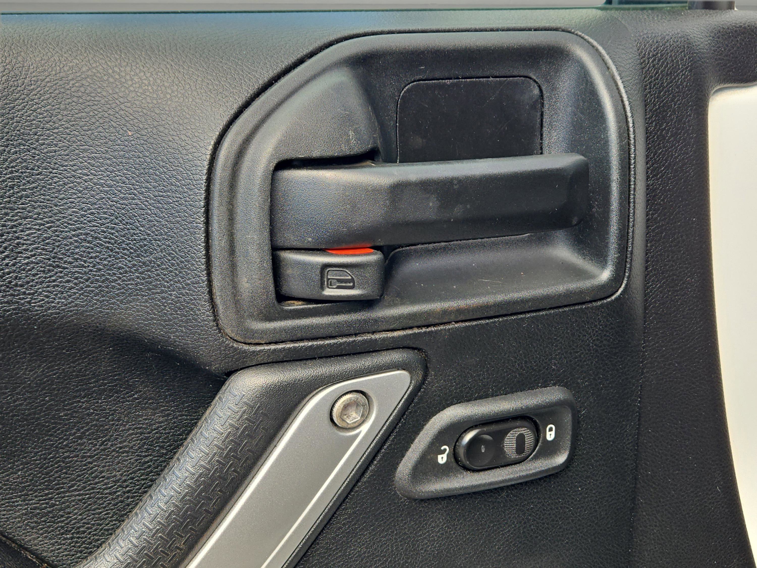 Used 2017 Jeep Wrangler Unlimited Sahara w/ Connectivity Group image 11