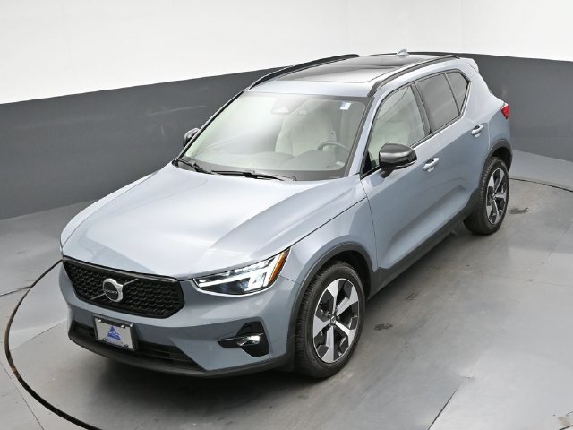 Used 2023 Volvo XC40 B5 Plus w/ Protection Package Premier AWD/4WD image 44