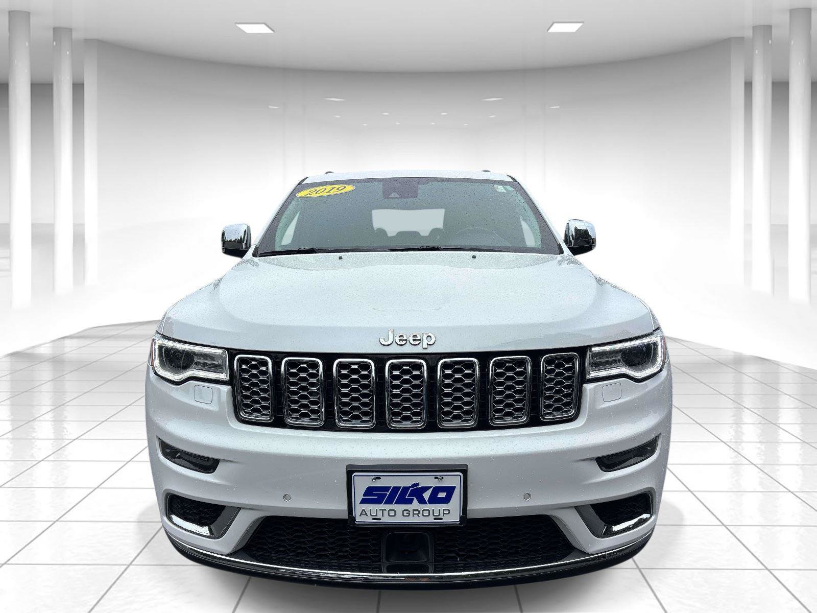 Used 2019 Jeep Grand Cherokee Summit AWD/4WD image 9