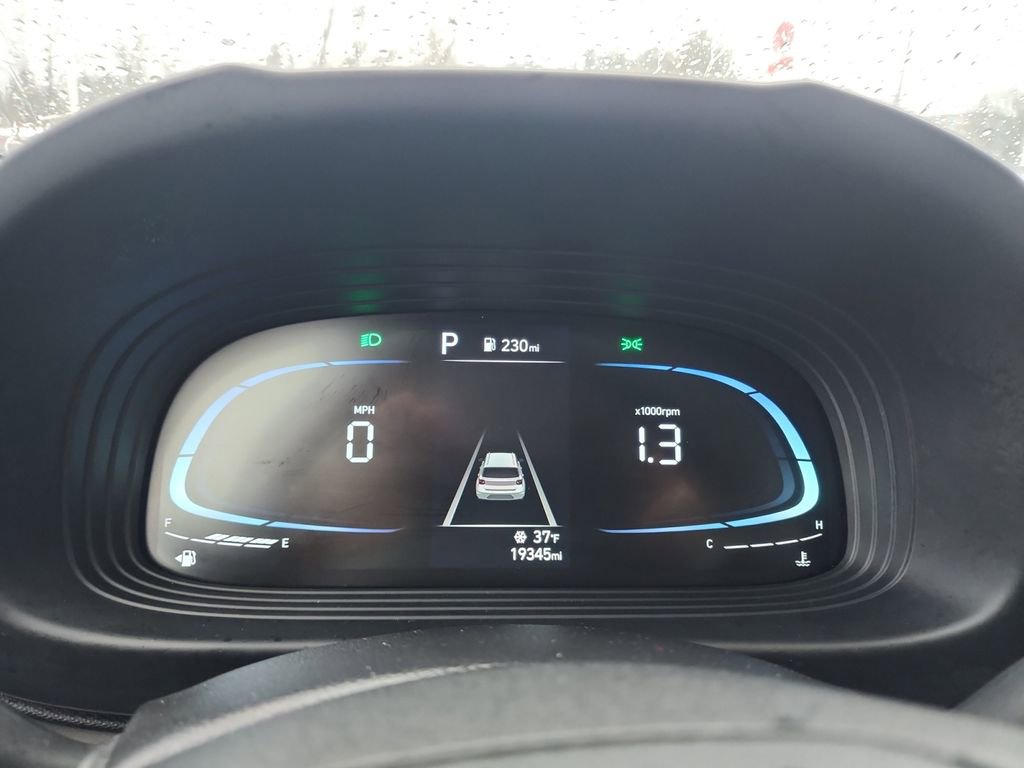 Used 2024 Hyundai Venue SEL image 18