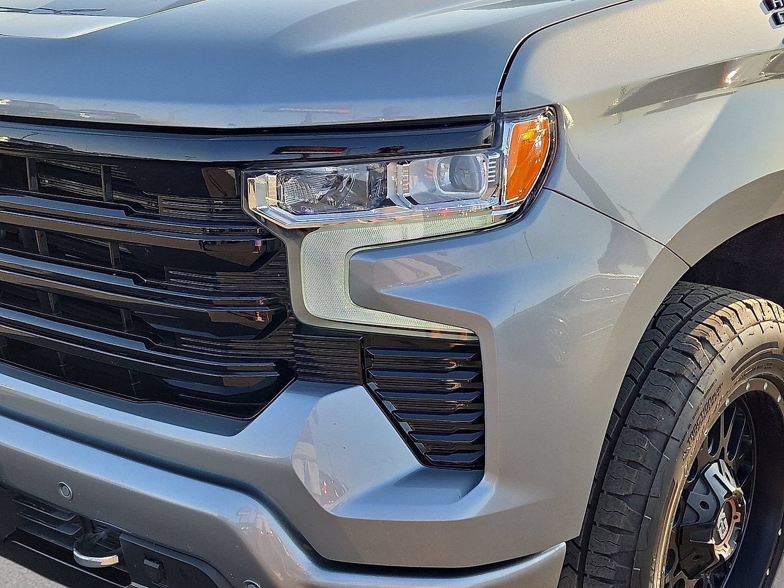 Used 2024 Chevrolet Silverado 1500 High Country w/ Technology Package AWD/4WD image 10