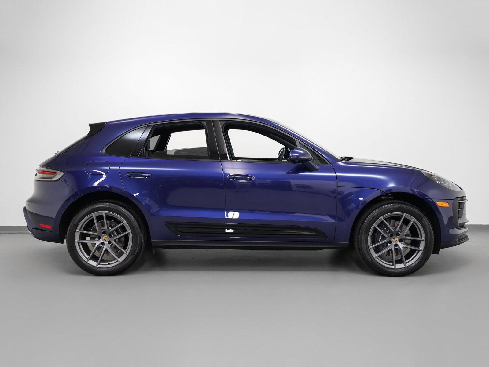 Used 2025 Porsche Macan AWD/4WD image 13