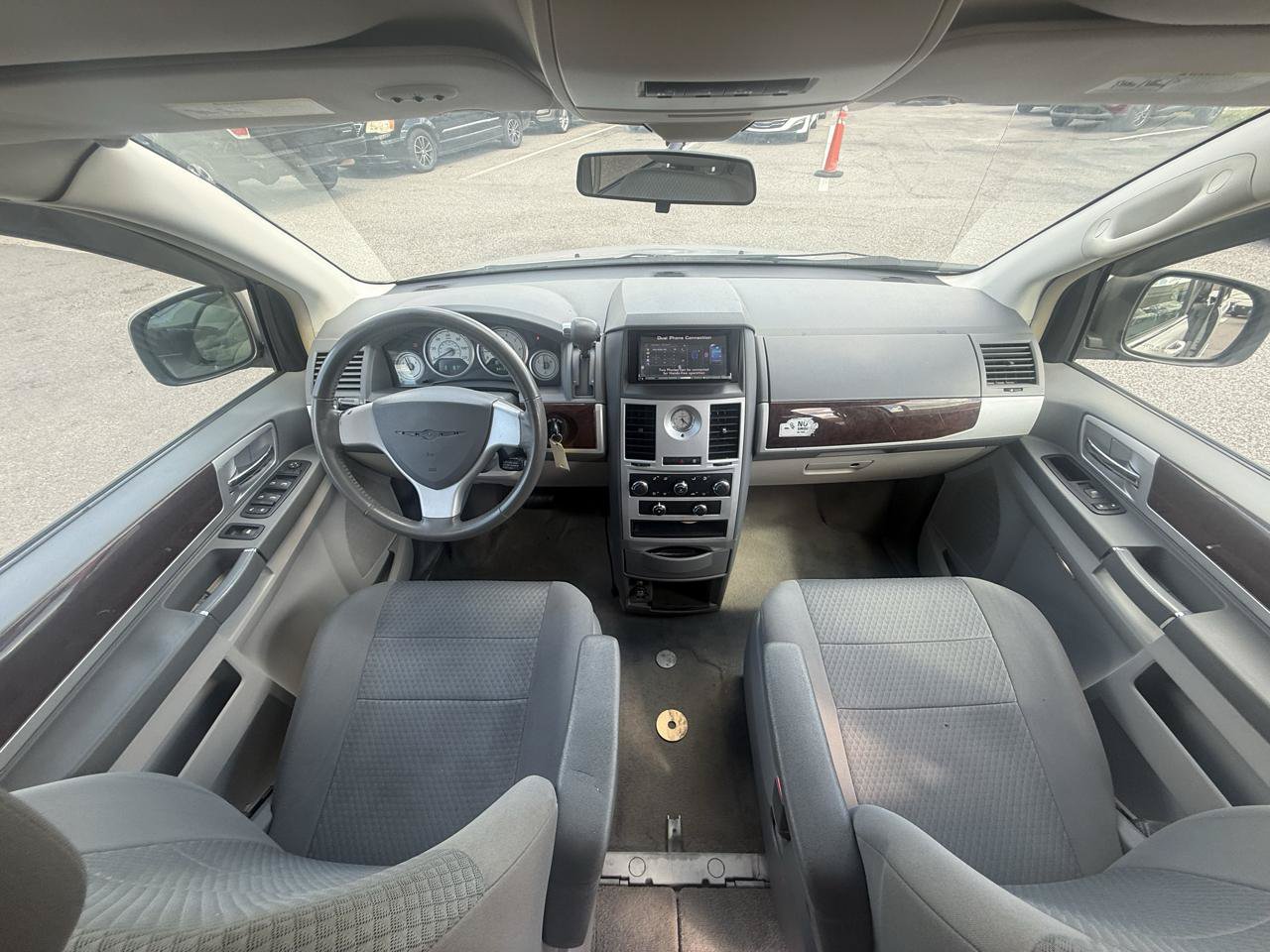 Used 2010 Chrysler Town & Country Touring FWD image 13