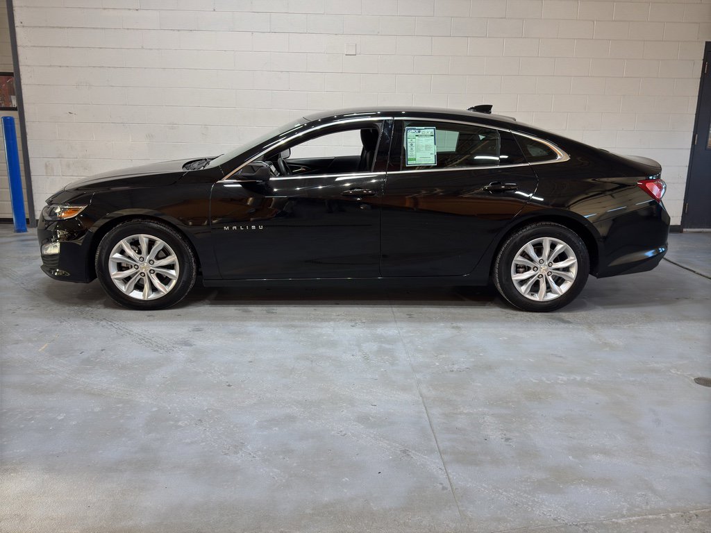 Used 2022 Chevrolet Malibu LT image 2