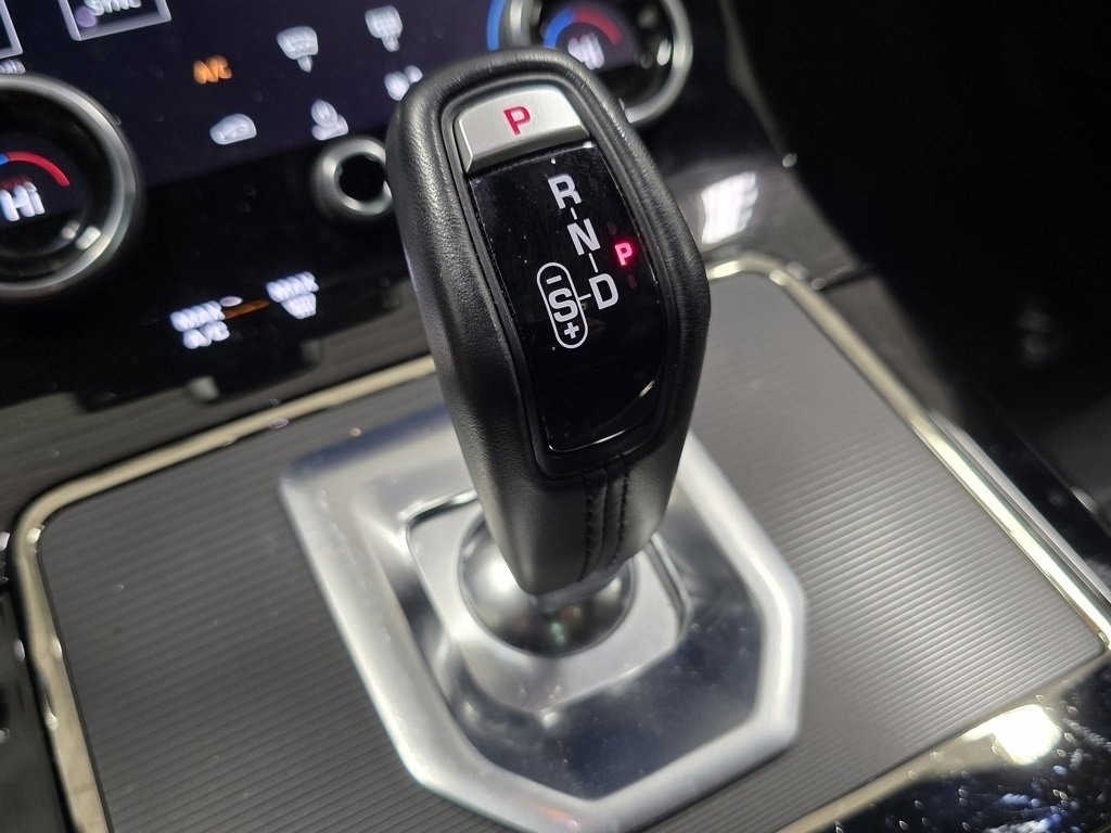 Used 2022 Land Rover Range Rover Evoque R-Dynamic SE image 28