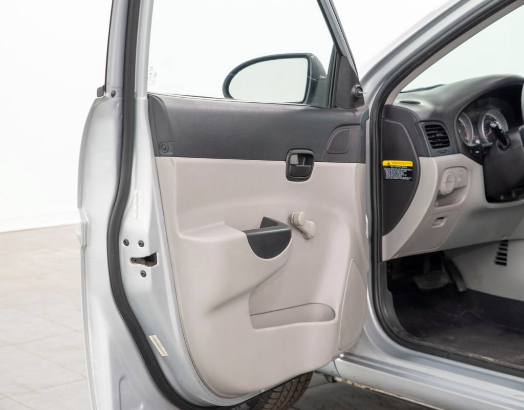 Used 2009 Hyundai Accent GLS w/ Popular Equipment Pkg 5 FWD image 5
