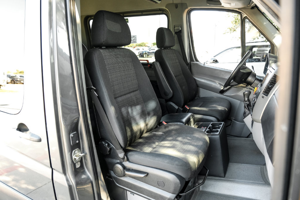 Used 2015 Mercedes-Benz Sprinter 2500 image 46