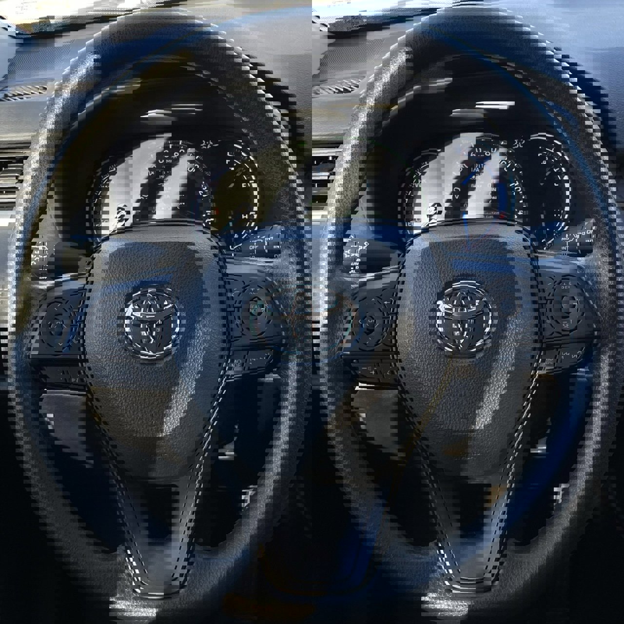 Used 2025 Toyota RAV4 XLE image 13