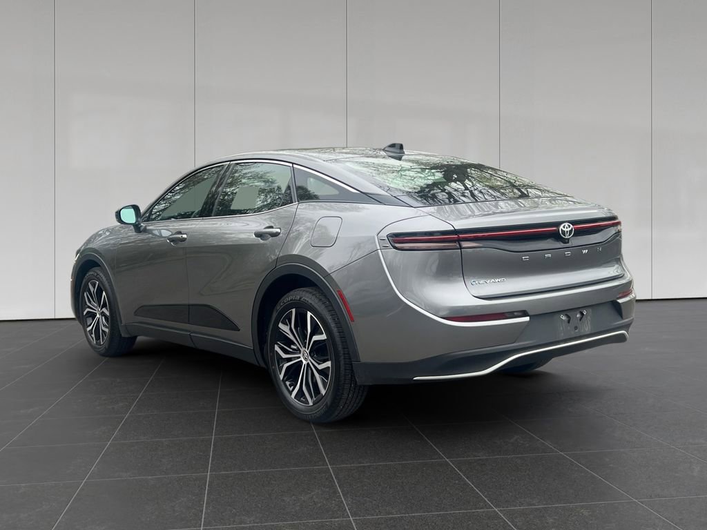 Used 2026 Toyota Crown XLE AWD/4WD image 3