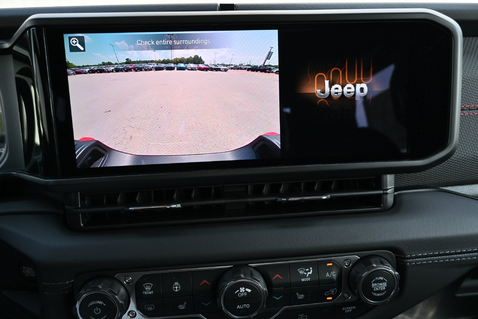 New 2026 Jeep Gladiator Rubicon w/ Steel Power Dome Hood Package AWD/4WD image 17
