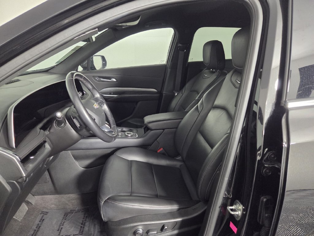 Used 2025 Cadillac XT4 Premium Luxury FWD image 8