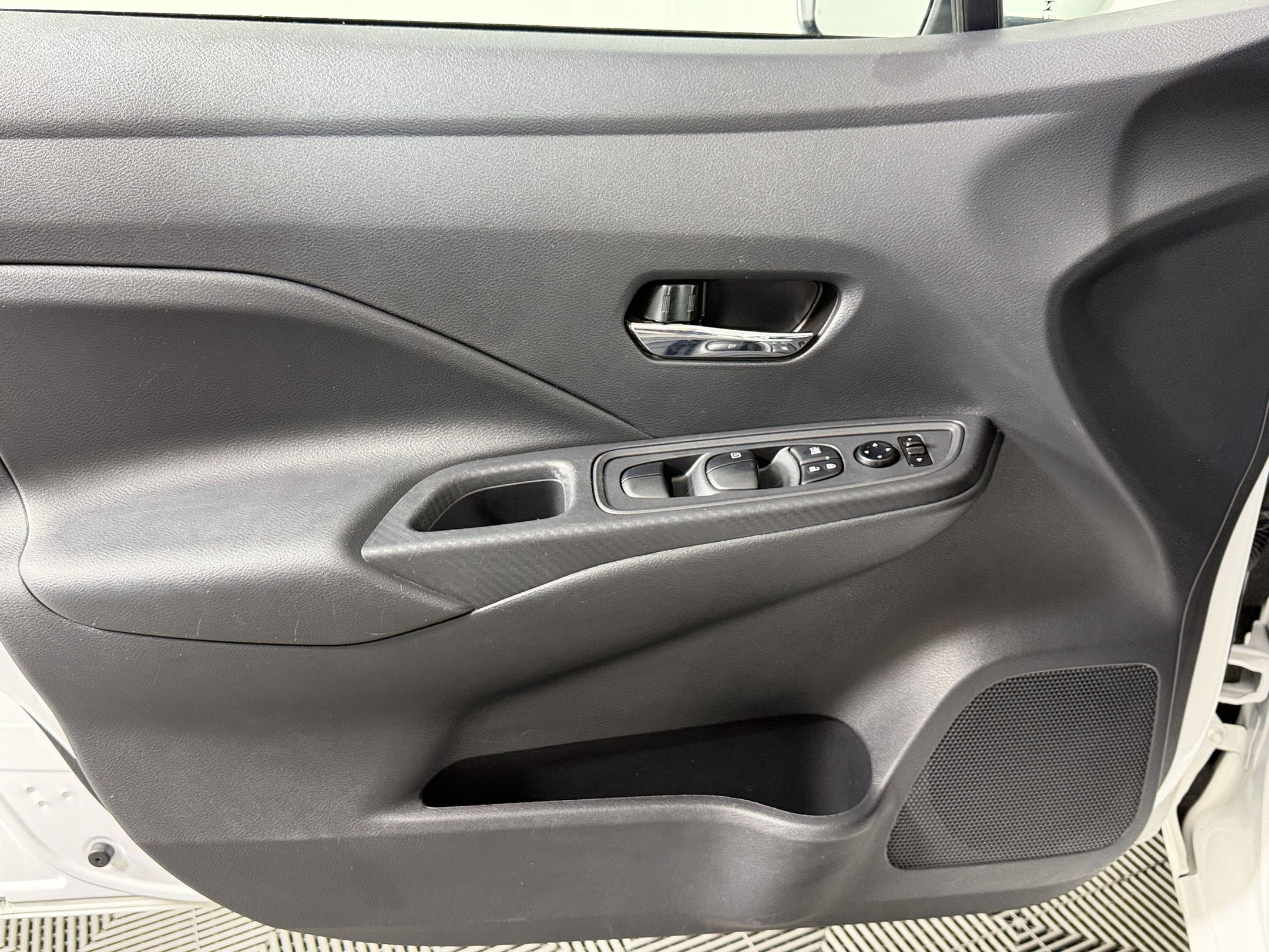 Used 2024 Nissan Versa SV FWD image 12