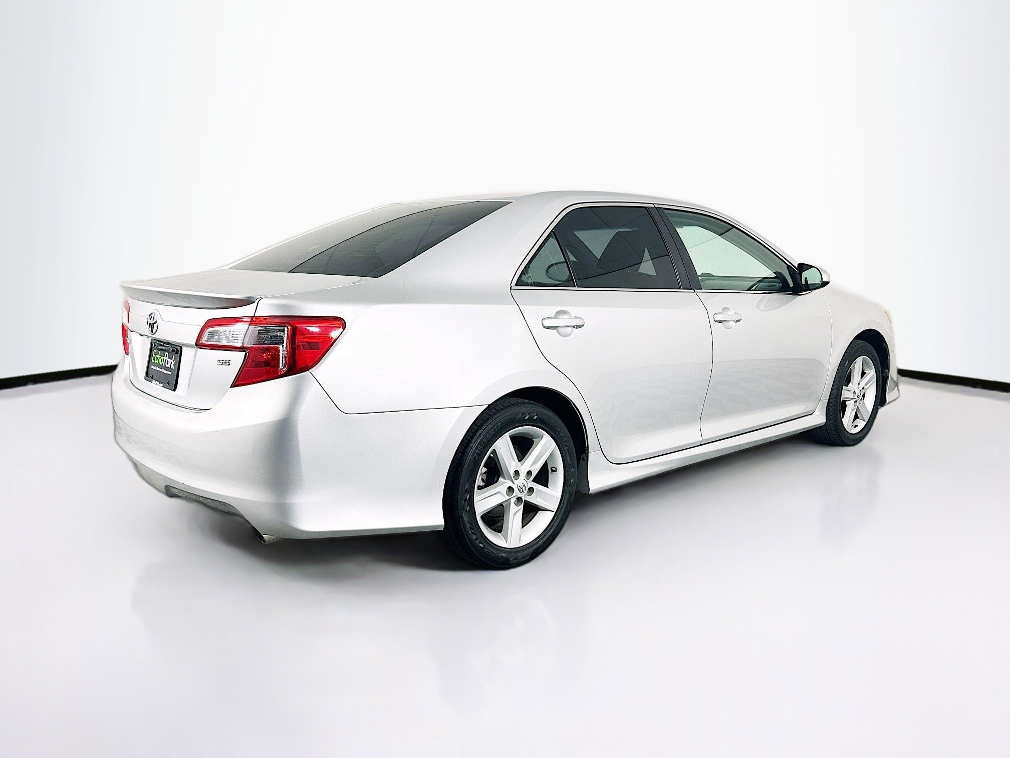 Used 2014 Toyota Camry SE image 9
