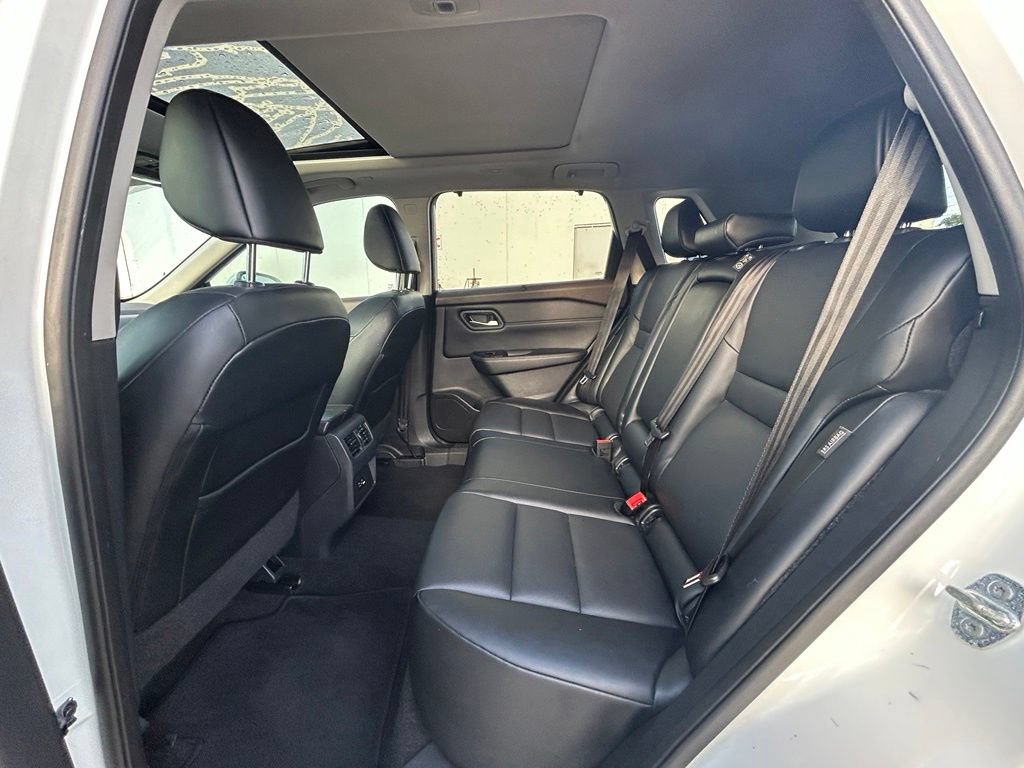 Used 2022 Nissan Rogue SV w/ SV Premium Package FWD image 33