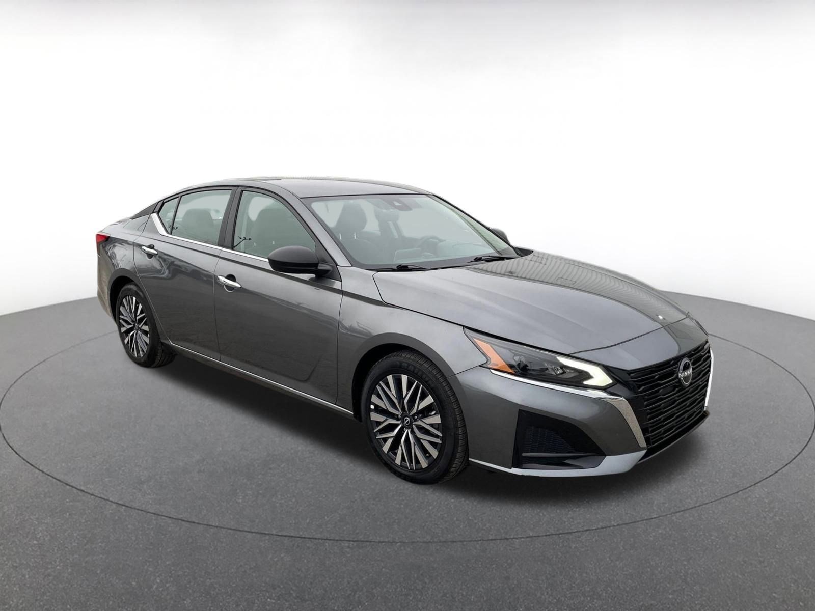 Used 2025 Nissan Altima 2.5 SV image 1