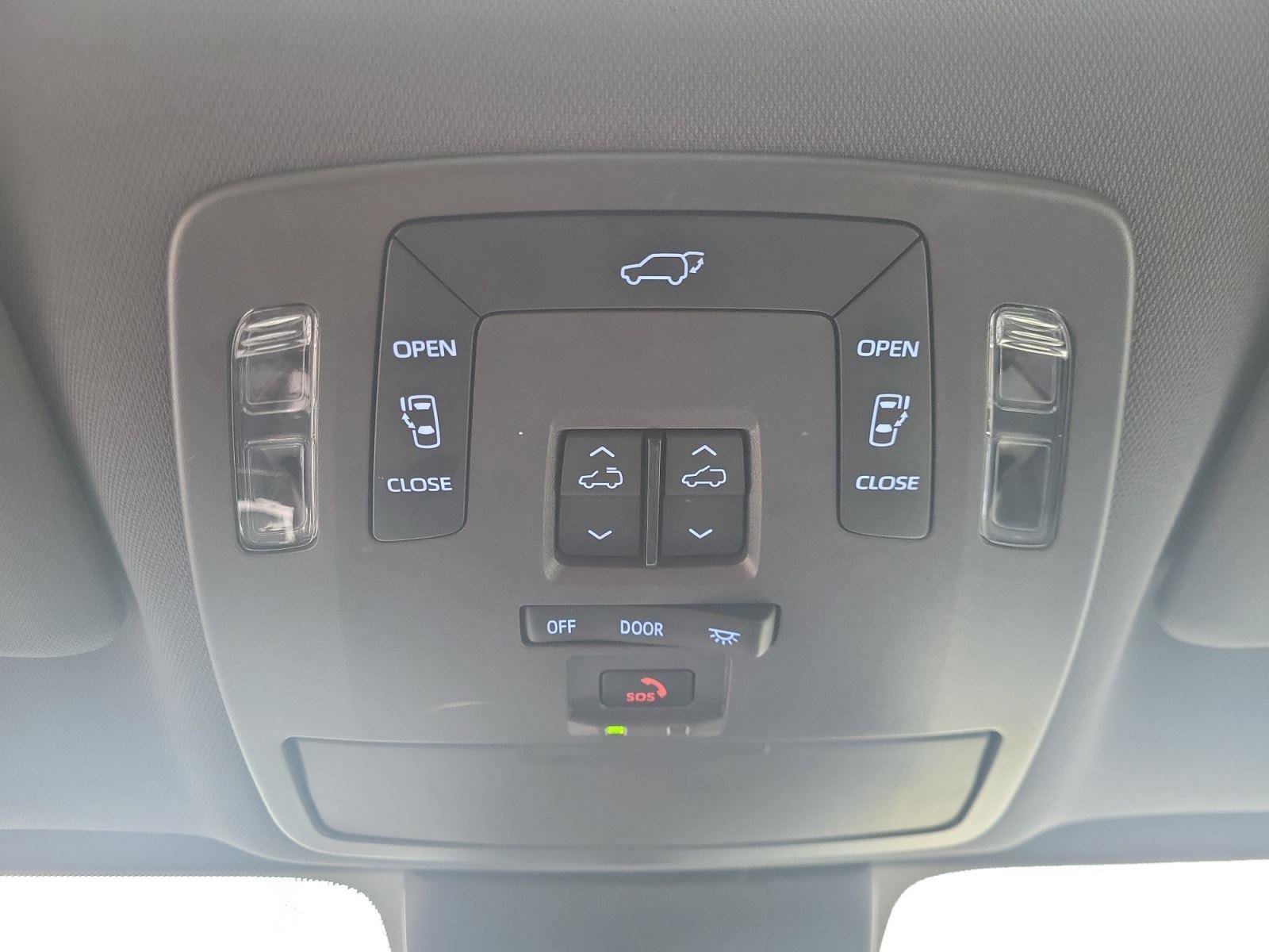 Used 2023 Toyota Sienna XLE image 17