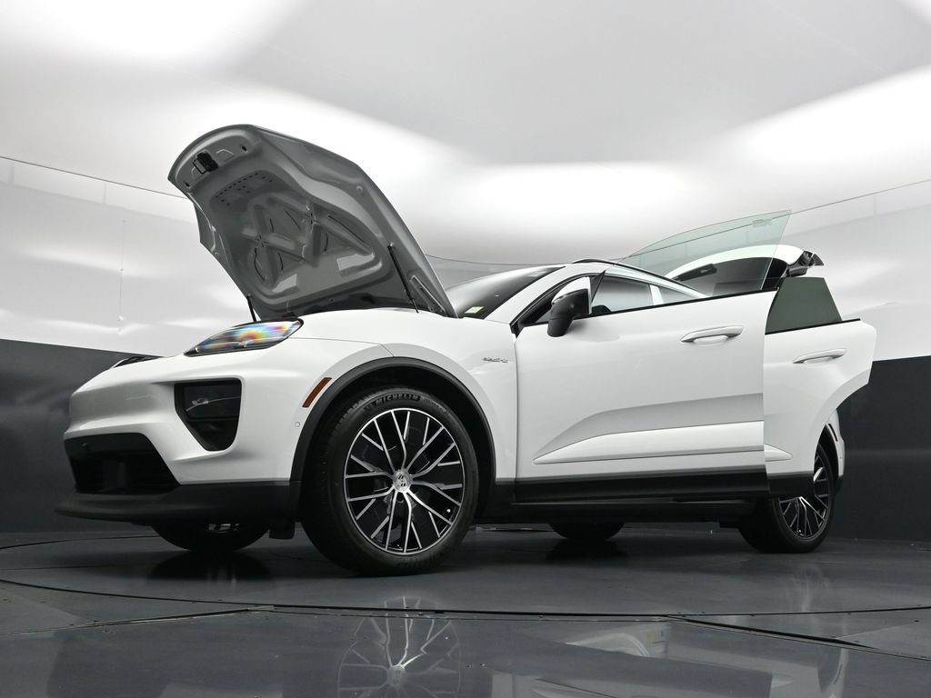 New 2026 Porsche Macan 4 Electric AWD/4WD image 35