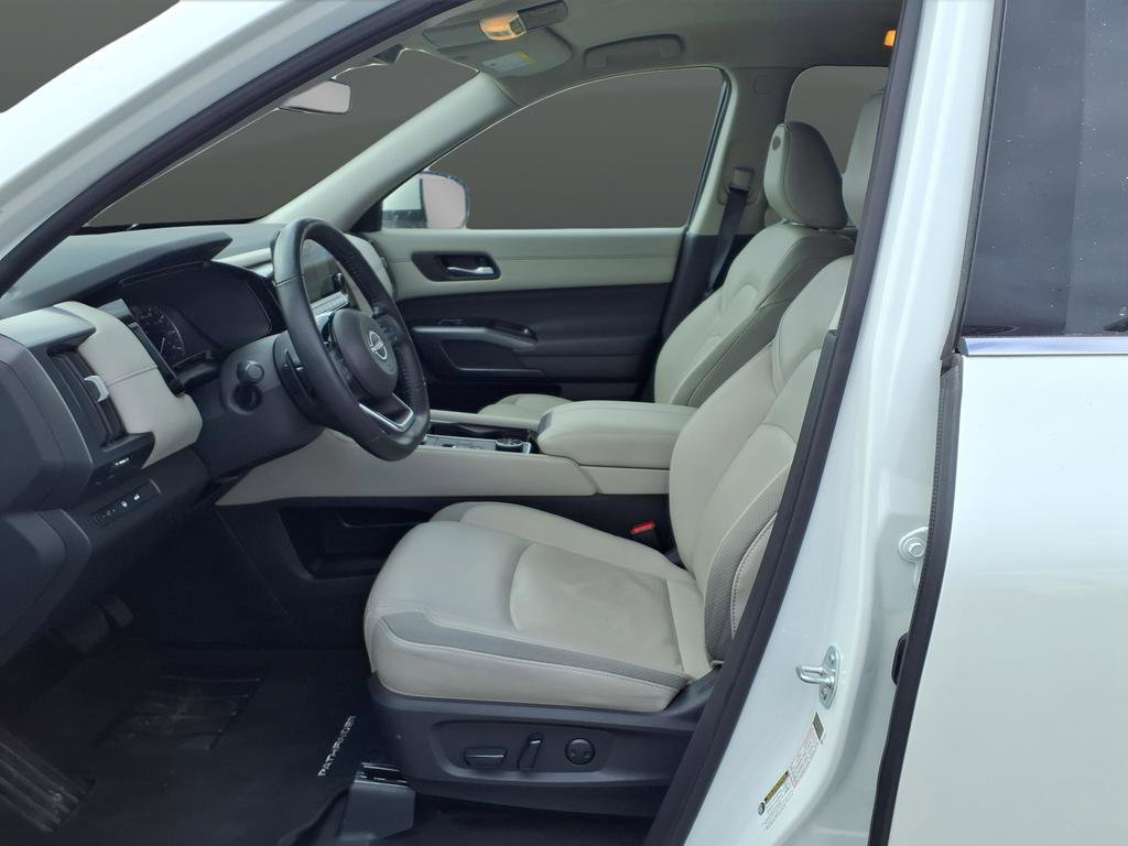 Used 2024 Nissan Pathfinder SL image 9