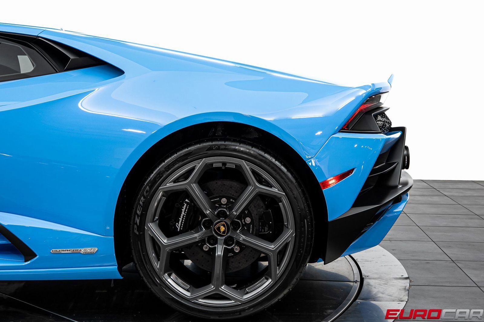 Used 2023 Lamborghini Huracan EVO image 14