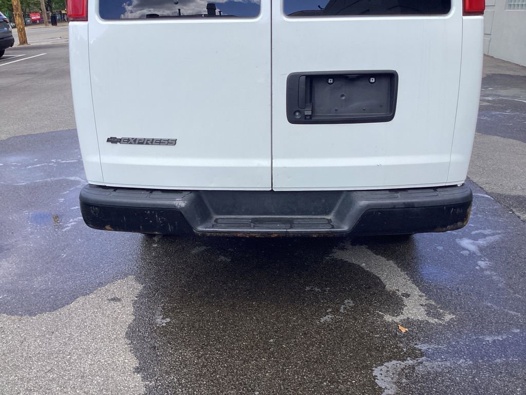 Used 2017 Chevrolet Express 2500 image 19