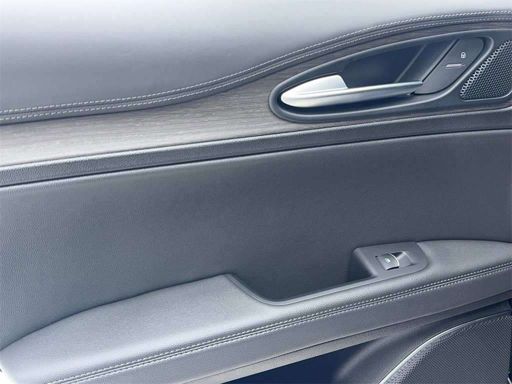 Used 2023 Alfa Romeo Stelvio Ti image 43